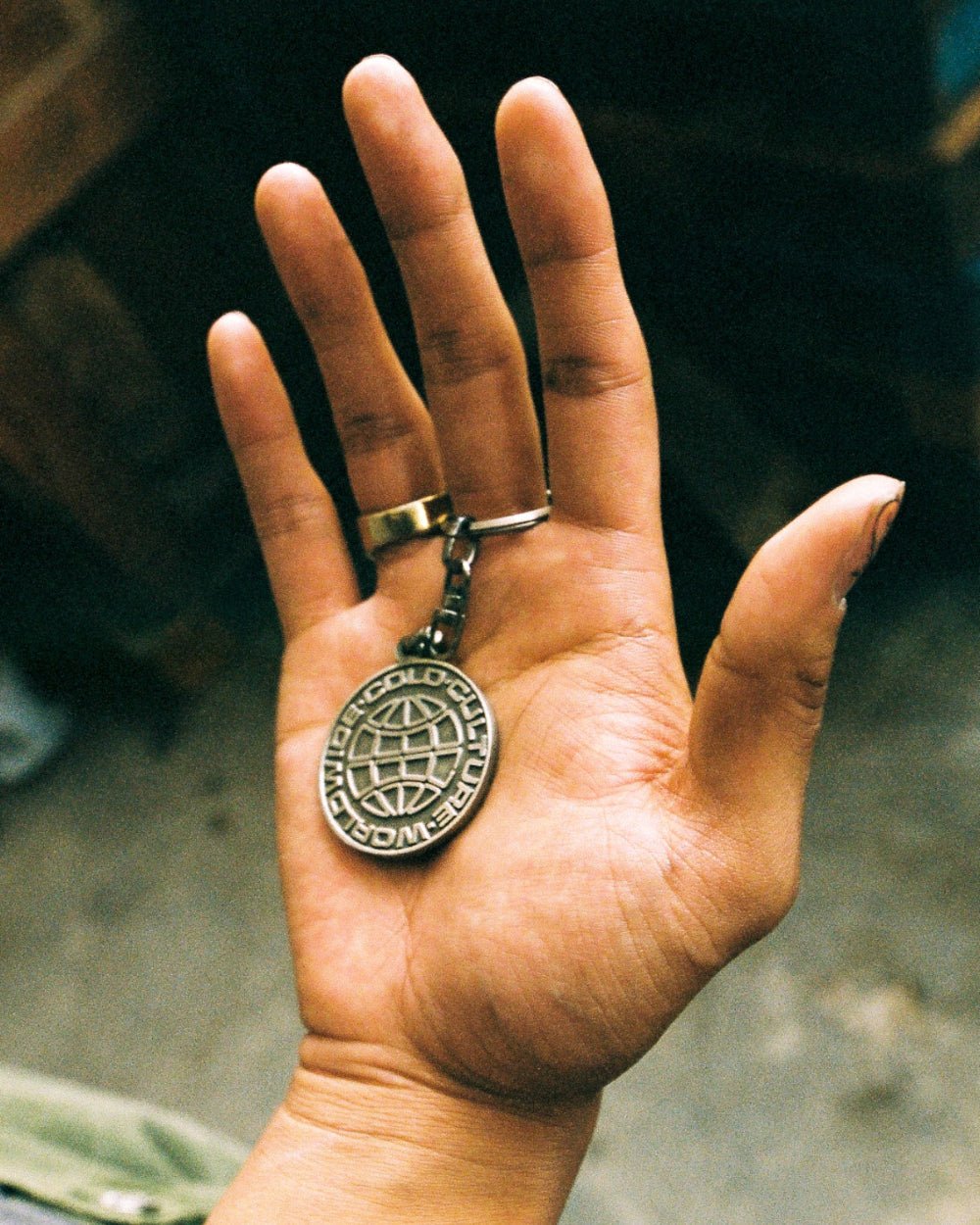WELT-LOGO METALL-SCHLÜSSELHÄNGER