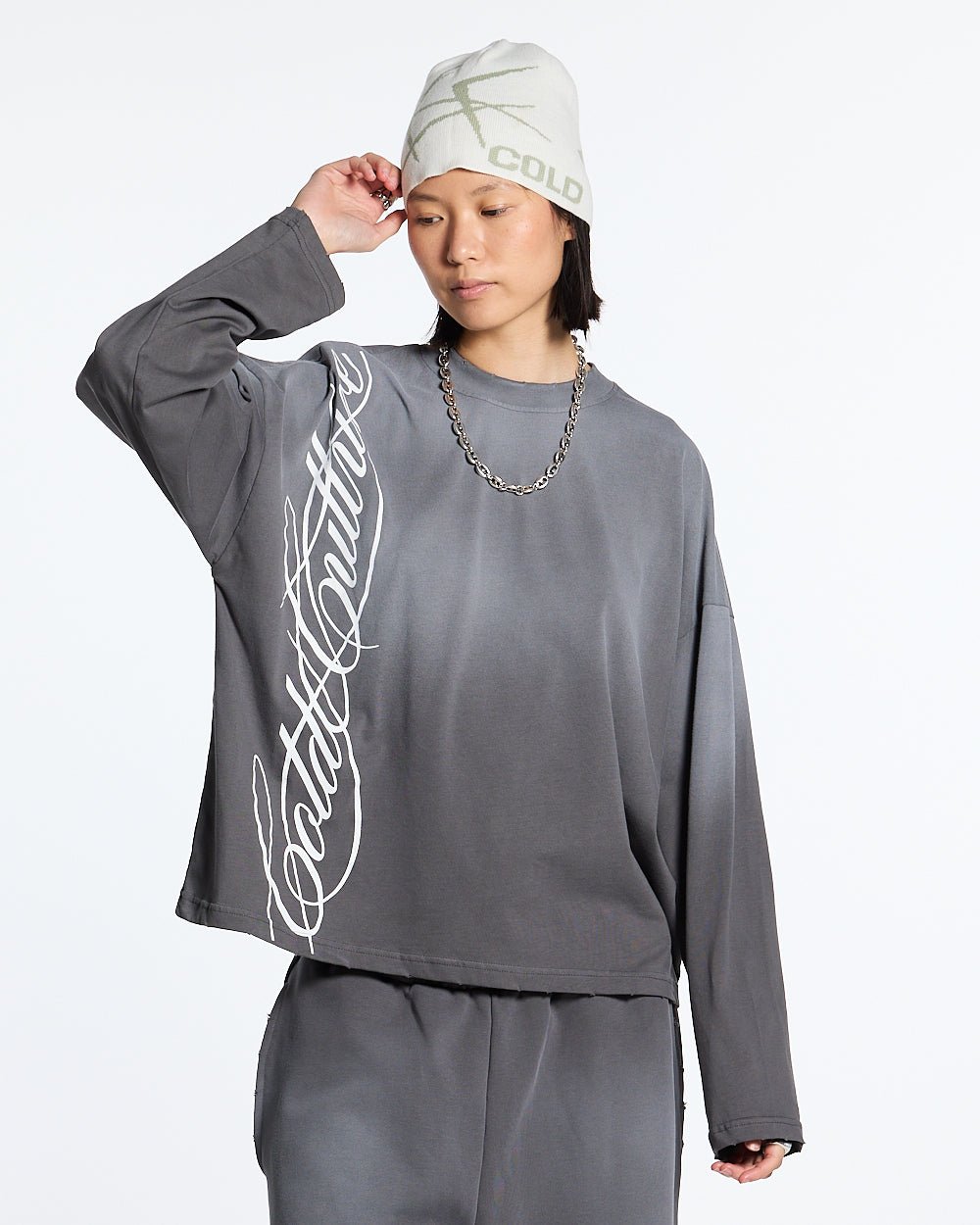 SCRIPT LONGSLEEVE TEE ANTRACITE GREY