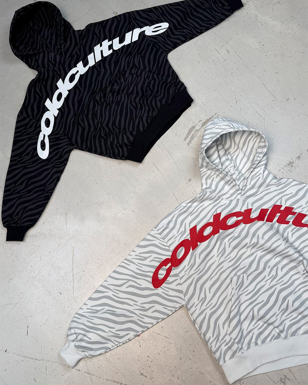 ZEBRA HOODIE SCHWARZ