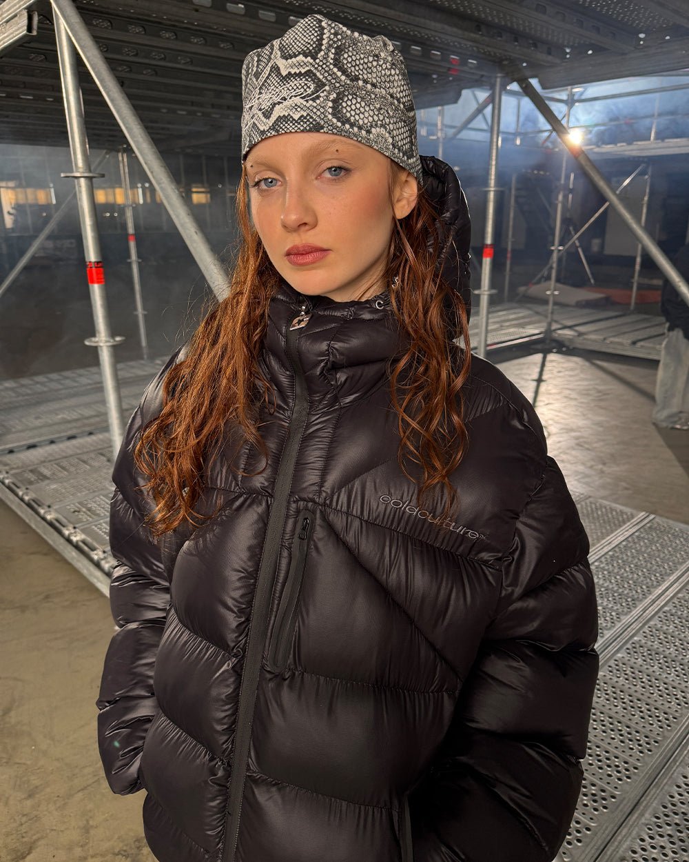 WILD SCRIPT BEANIE SCHLANGE
