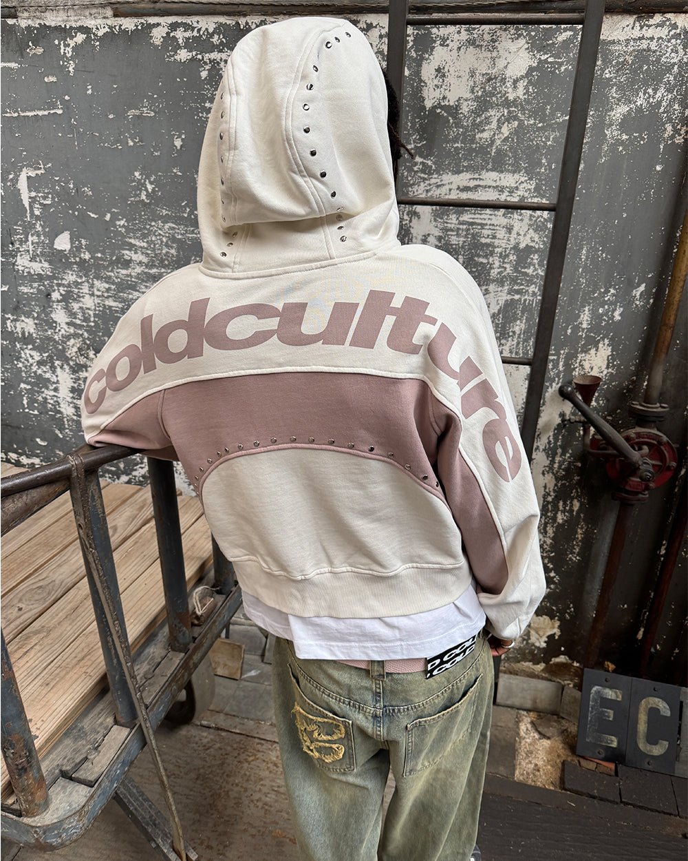 STUD ZIP HOODIE LIGHT GREY