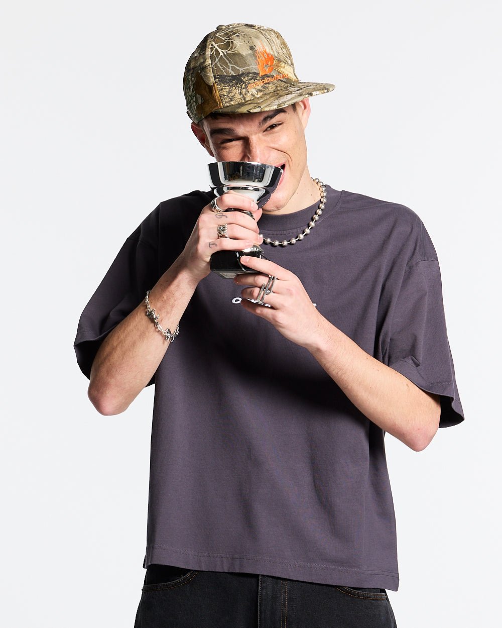 GEKURVTE T-SHIRT NEUNER EISEN