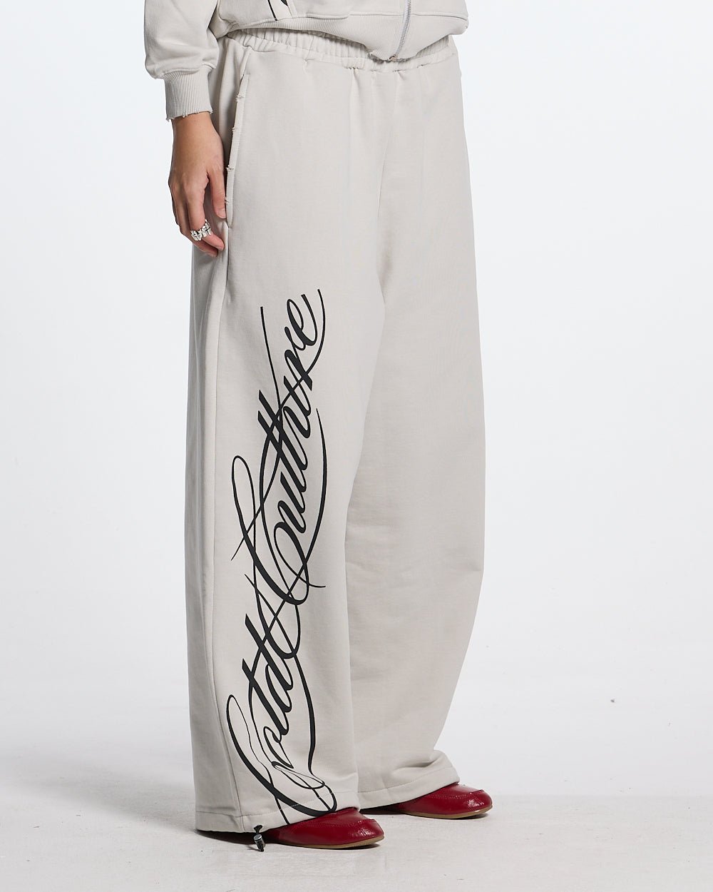 SCRIPT SWEATPANTS LEICHT GRÄULICH