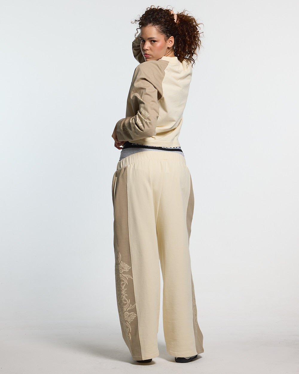 TRIBAL LANGARM GREY & OFF WEISS