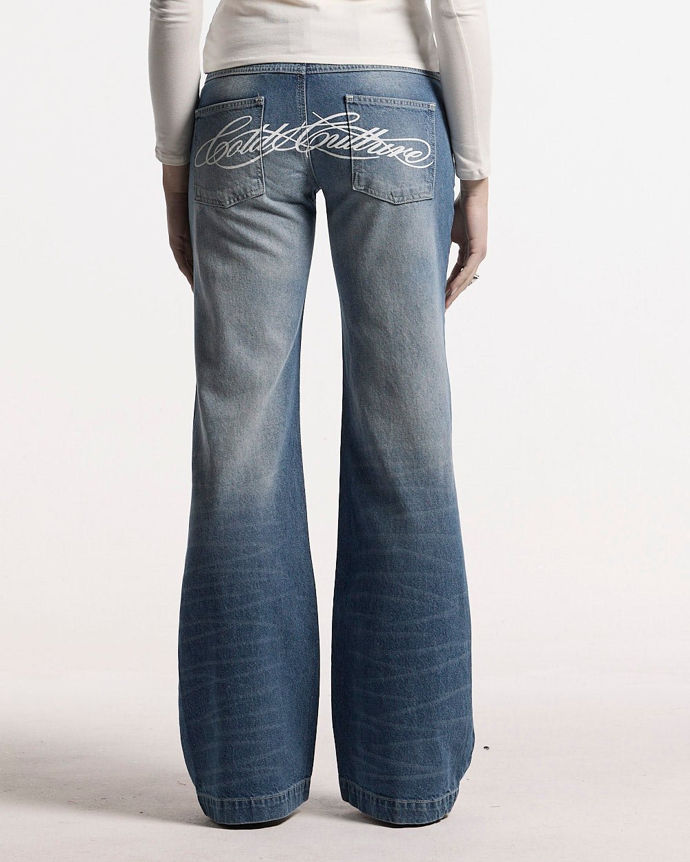 SCRIPT BOOTCUT JEANS BLAU