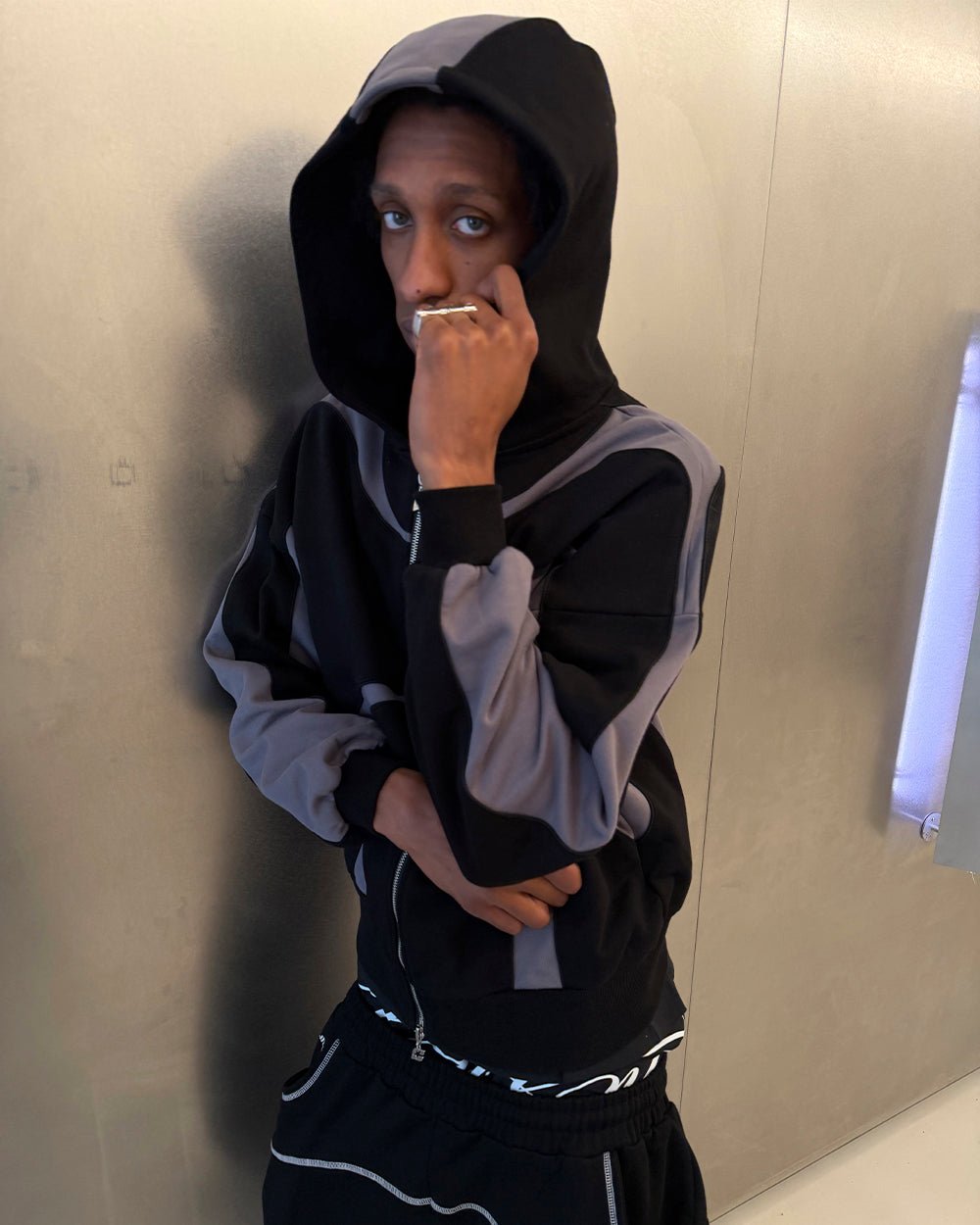 ABZIEHEN ZIP-HOODIE SCHWARZ