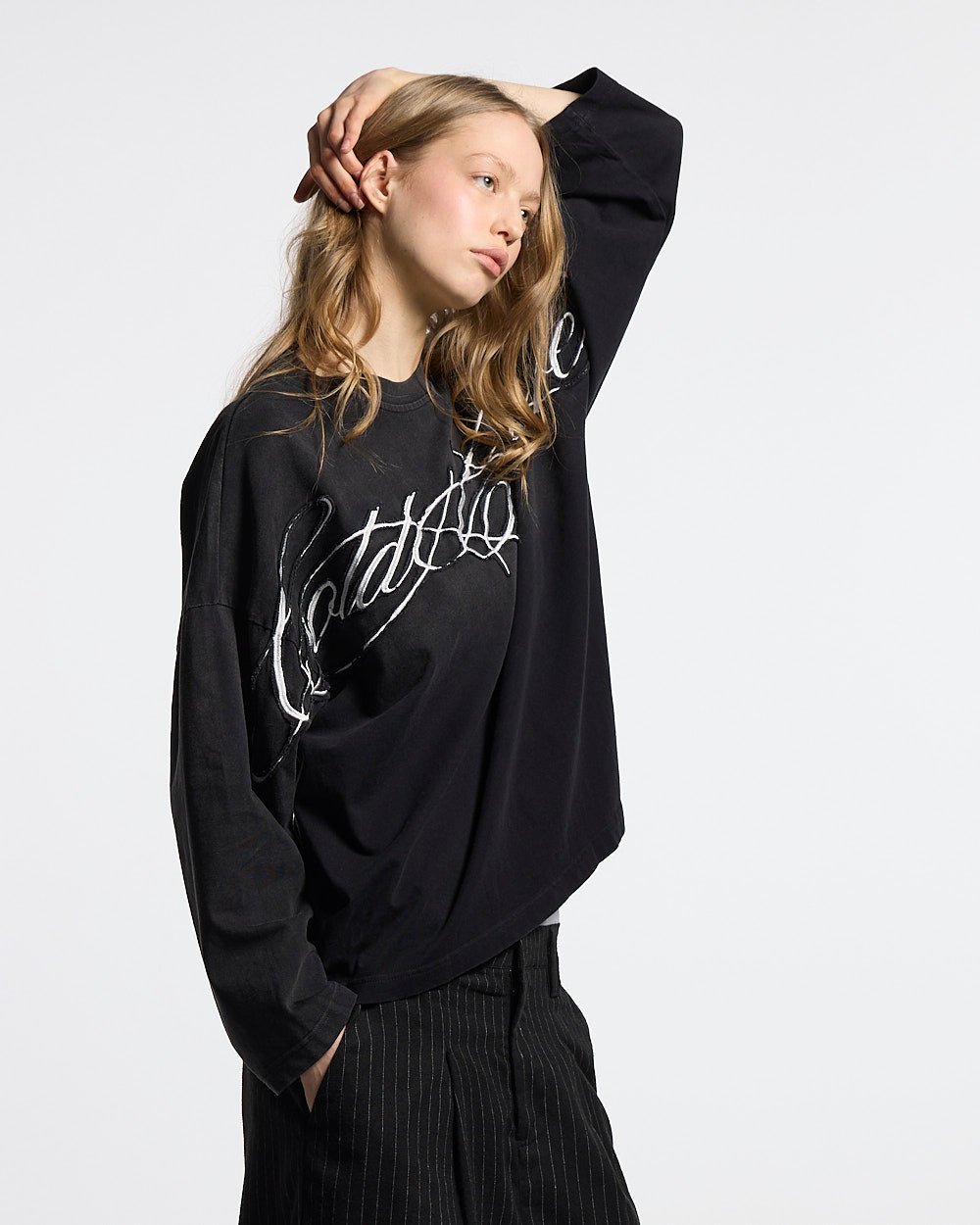 CROSSED SCRIPT LONGSLEEVE 2.0 SCHWARZ