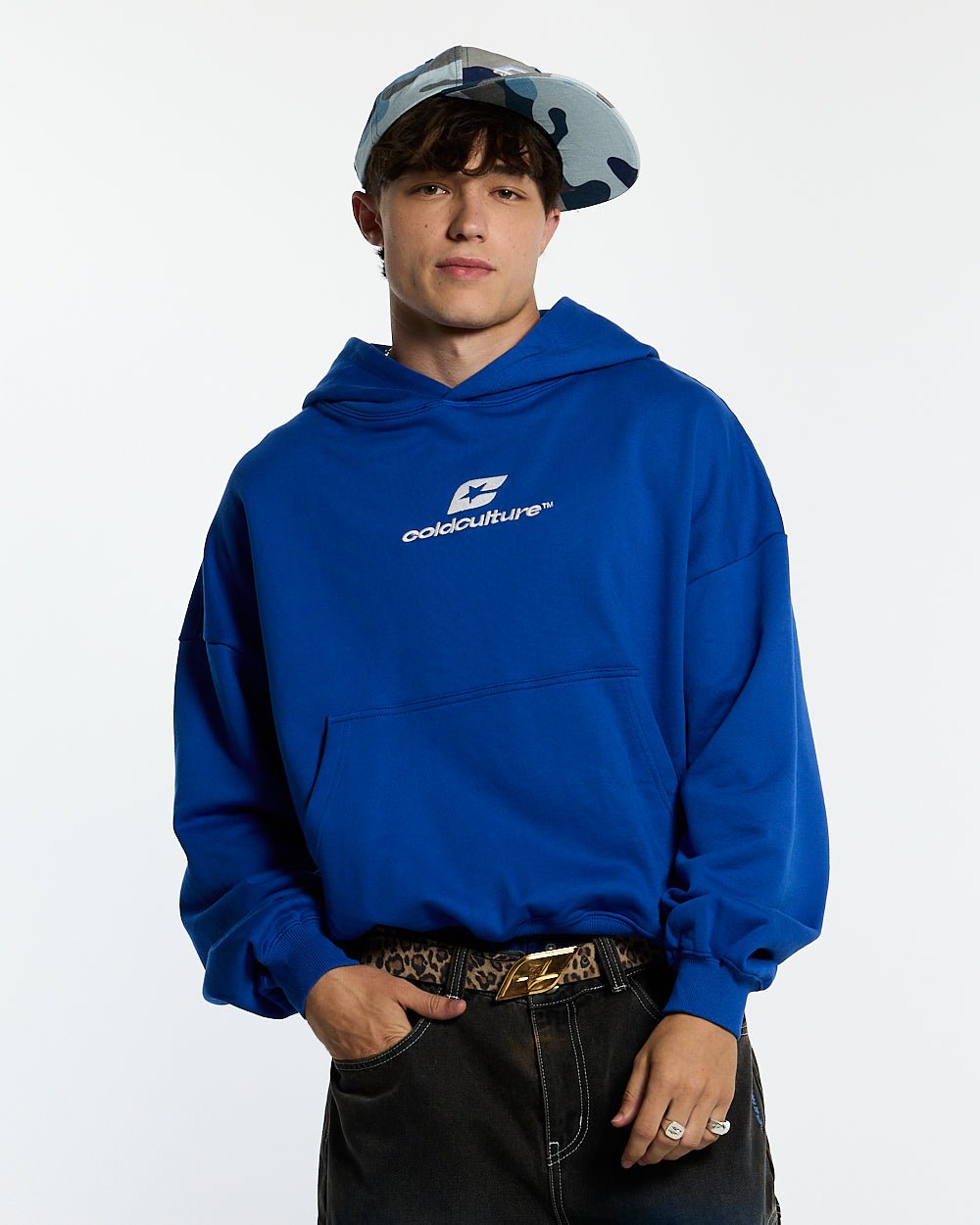 GEBÖGENE HOODIE BLAU