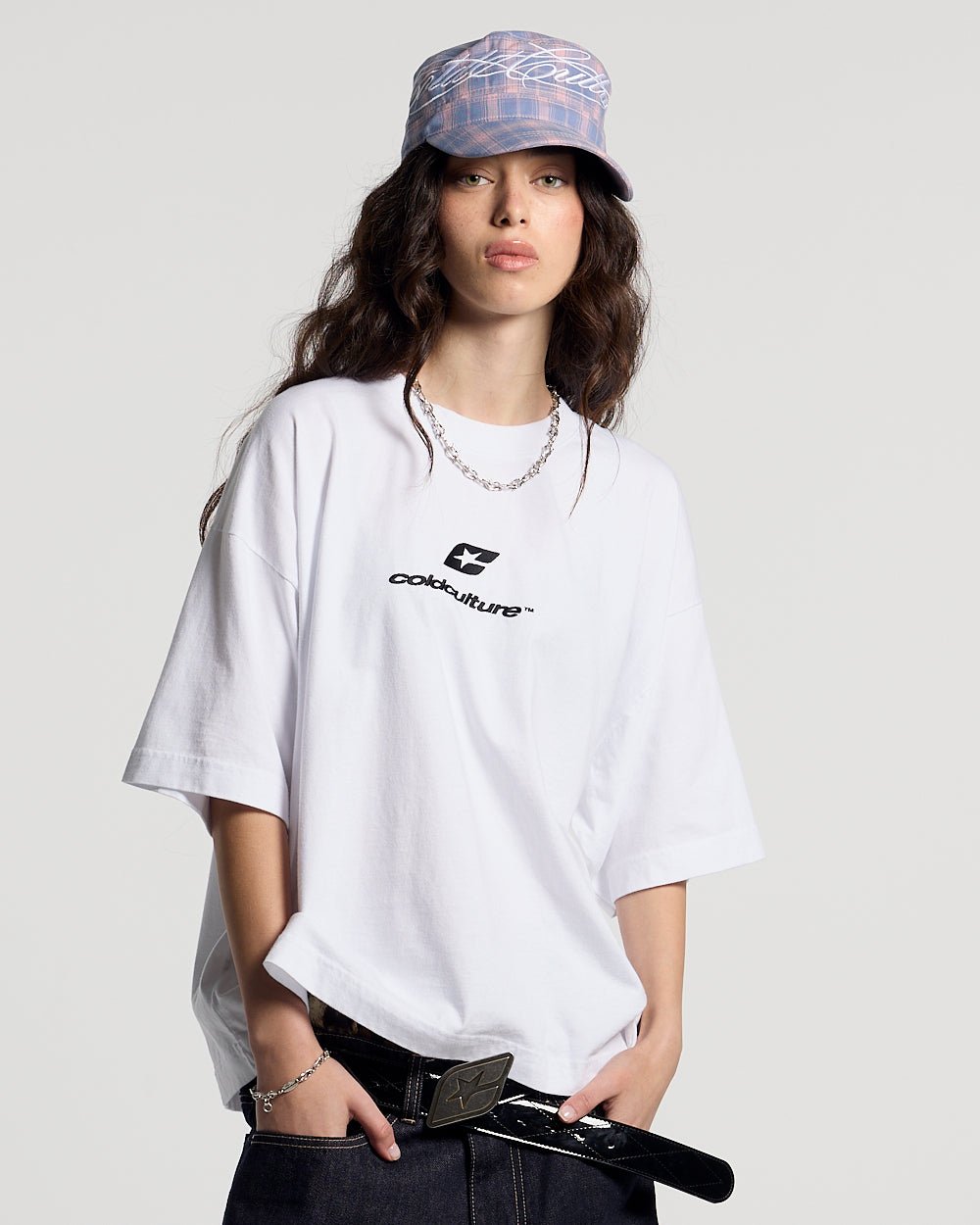 GEBRÖCKELTES TEE WEIß