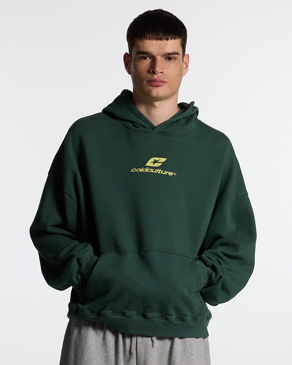 GEBOGENER HOODIE JUNGLE GRÜN