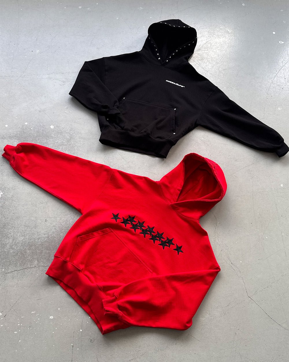 STARS HOODIE ROT & SCHWARZ
