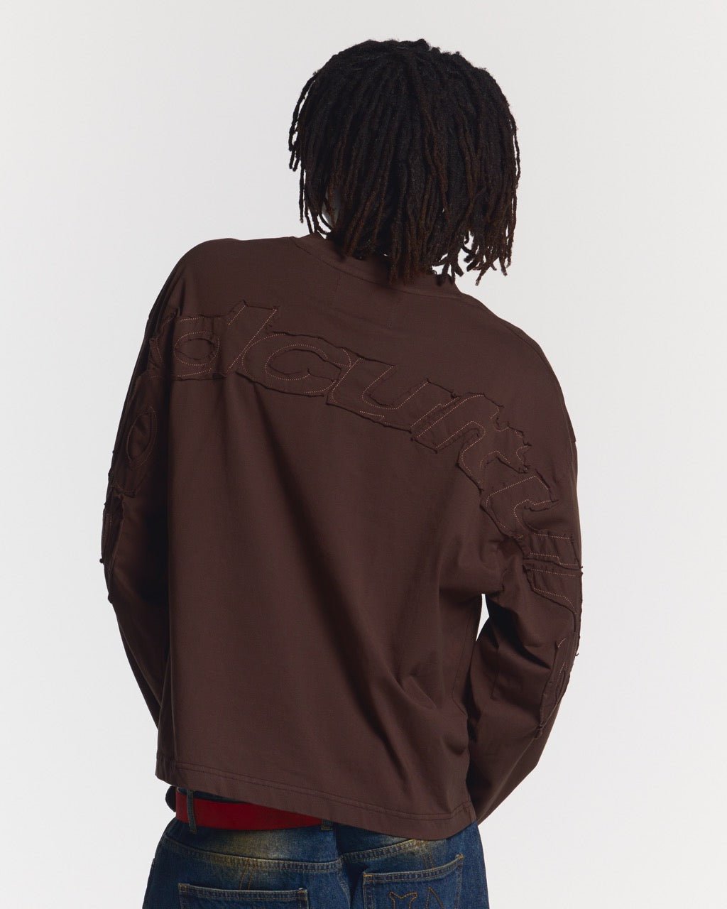 DISTRESS GEBRÄCHTIGE LANGARM T-SHIRT BROWN