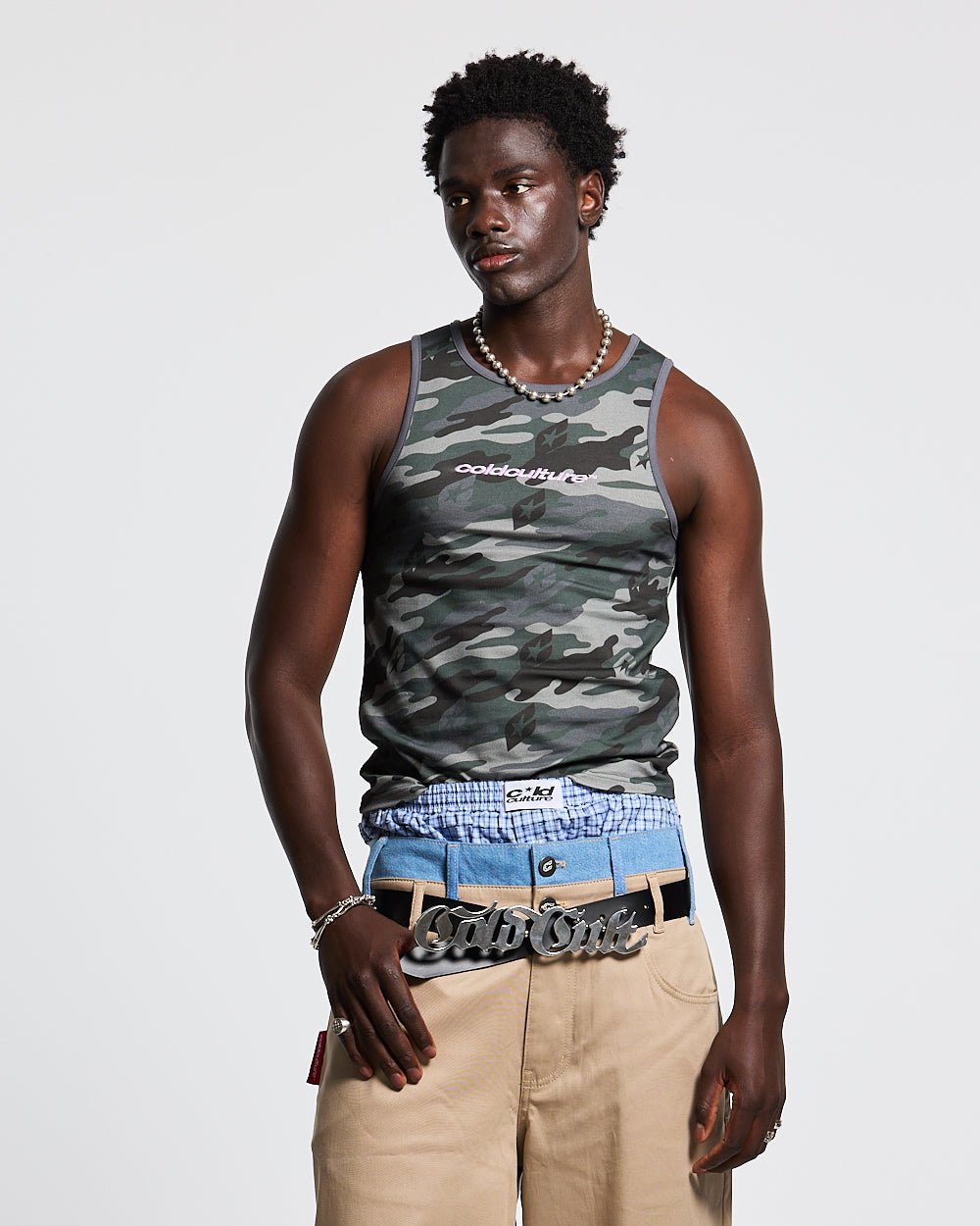 ESSENTIAL TANK TOP CAMO GRAU