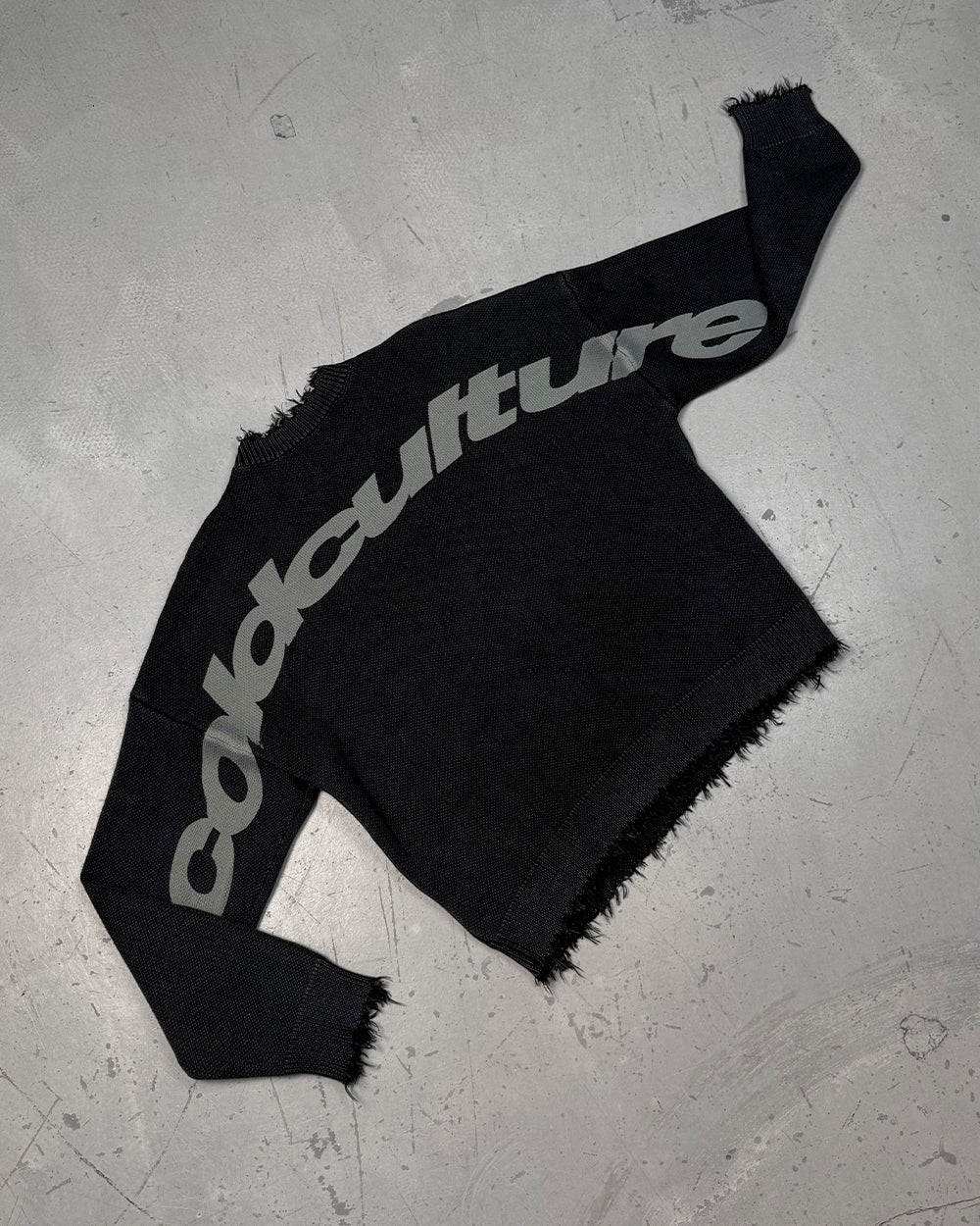 COZY GEBRÖCHTE STRICKWARE SCHWARZ