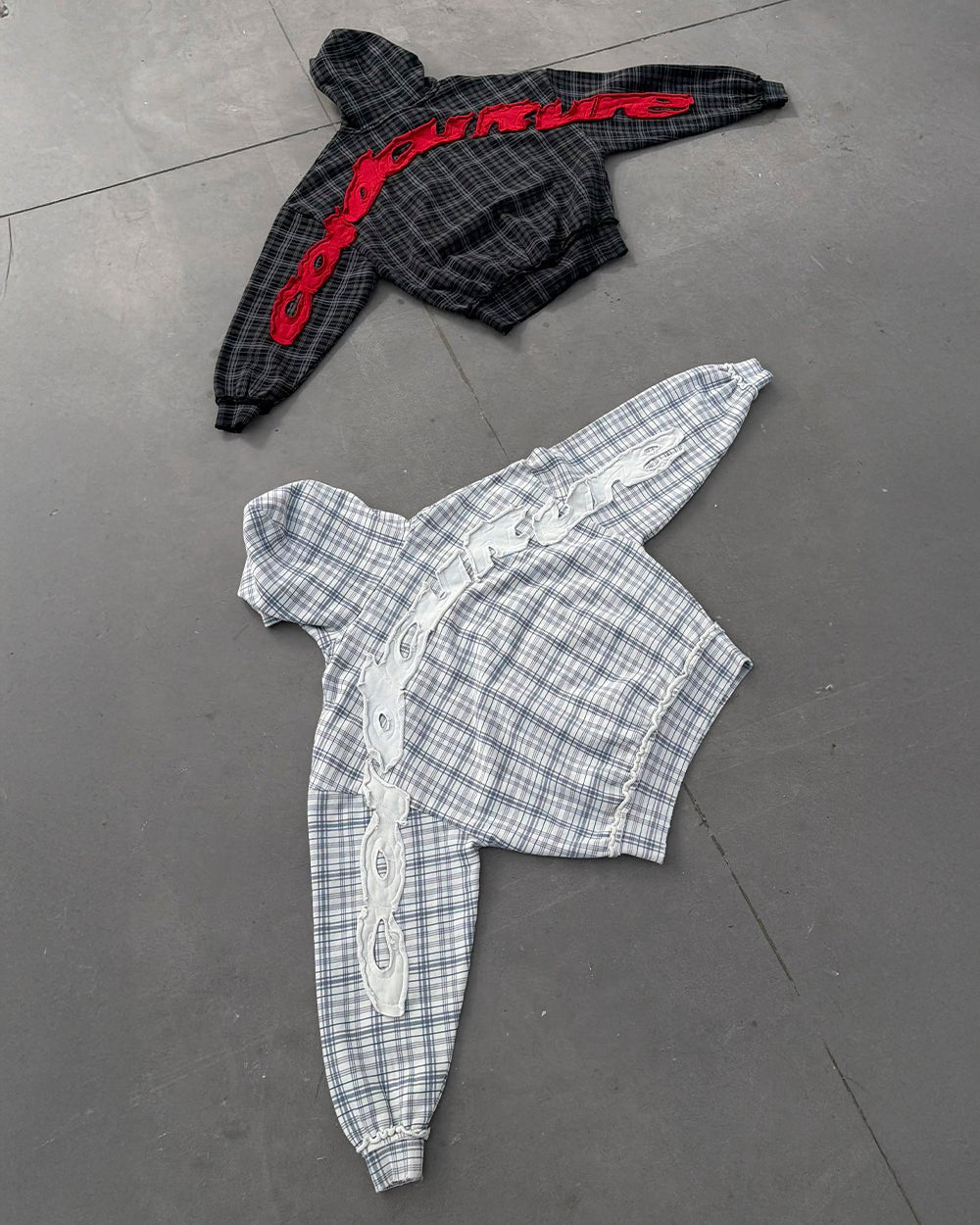 TARTAN HOODIE SCHWARZ, GRAU UND ROT