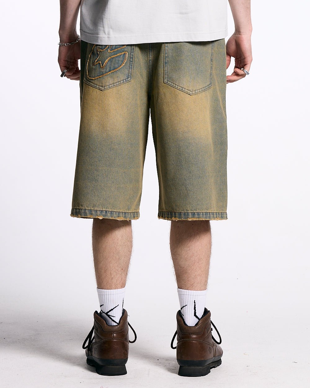 C V2 SCHMUTZIGE DENIM-SHORTS