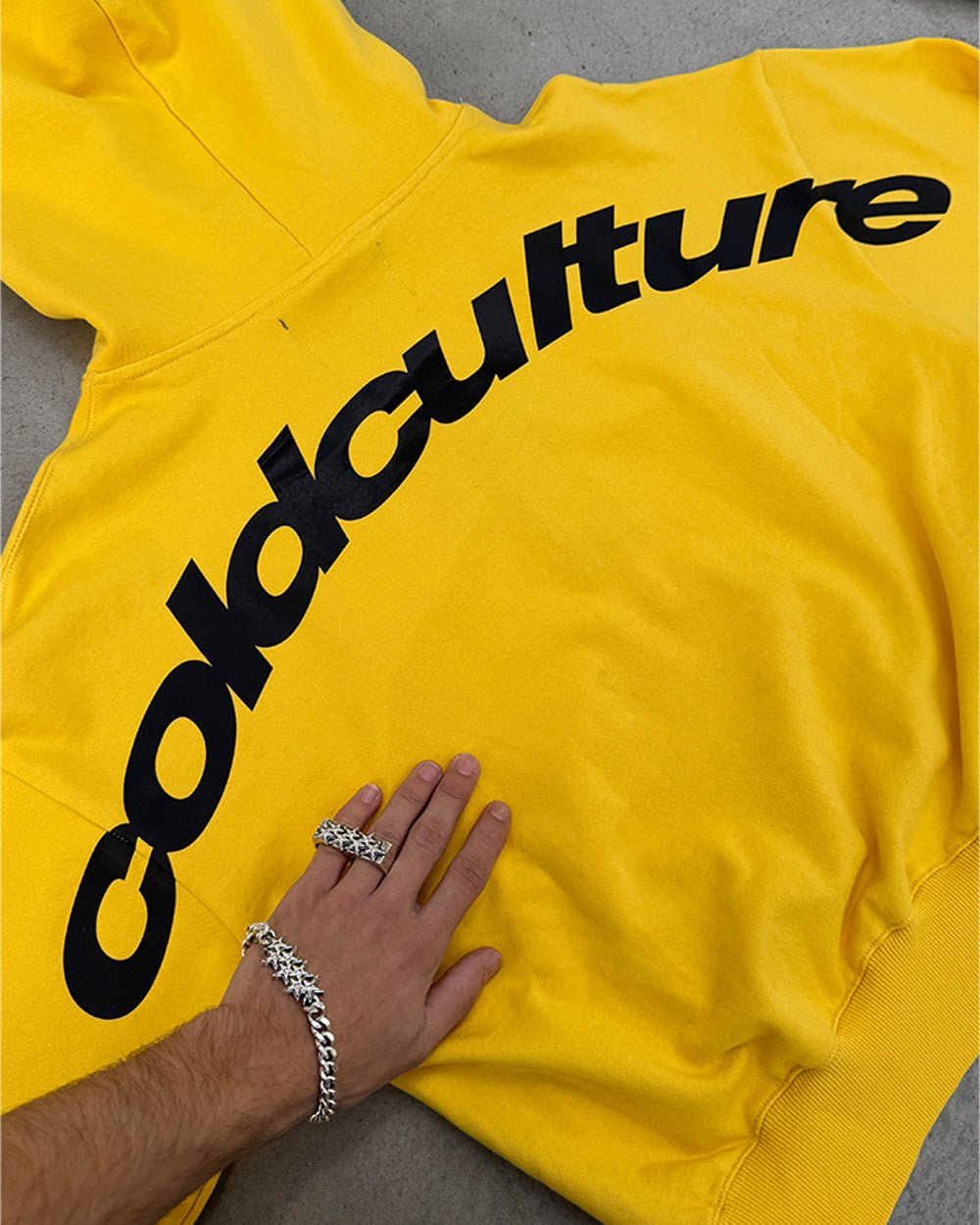 GEBRÄCHTIGE HOODIE GELB