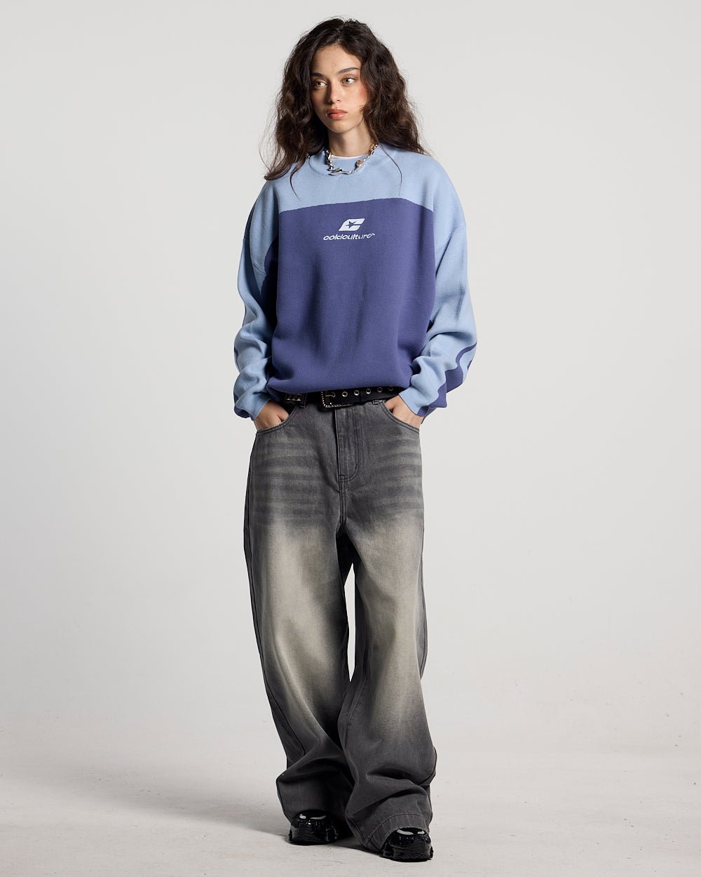 GEBOGENE STRICKBLAU