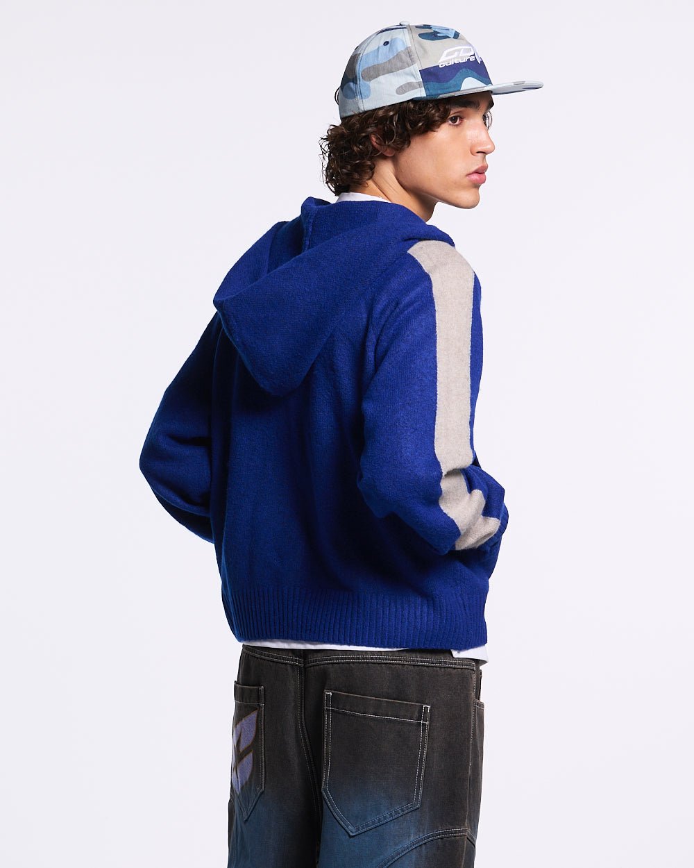 LEBHAFTES TEDDY-STRICK BLAU