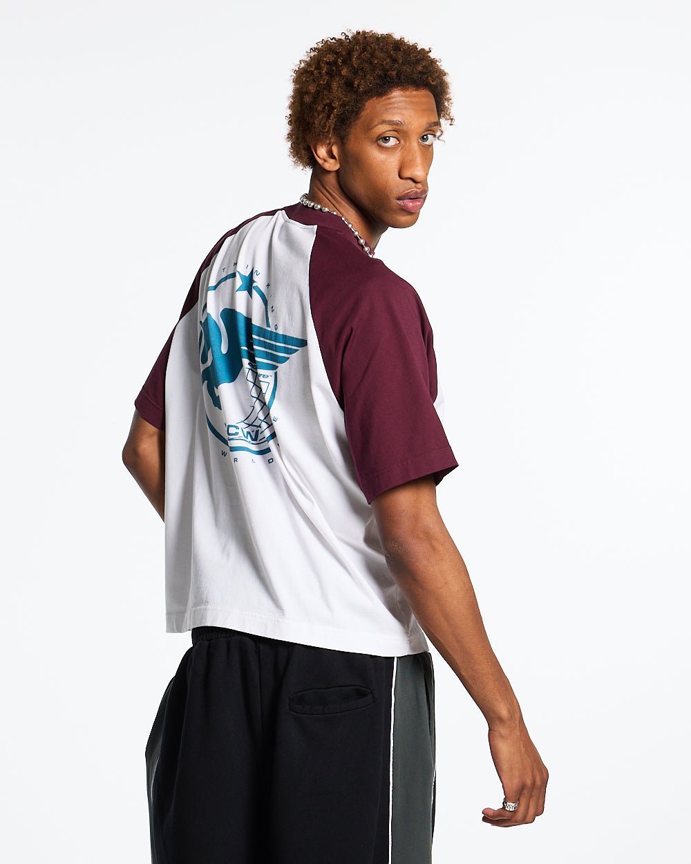 STORMWING TEE WEISS UND BURGUNDY